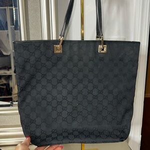 100% authentic Gucci shoulder bag